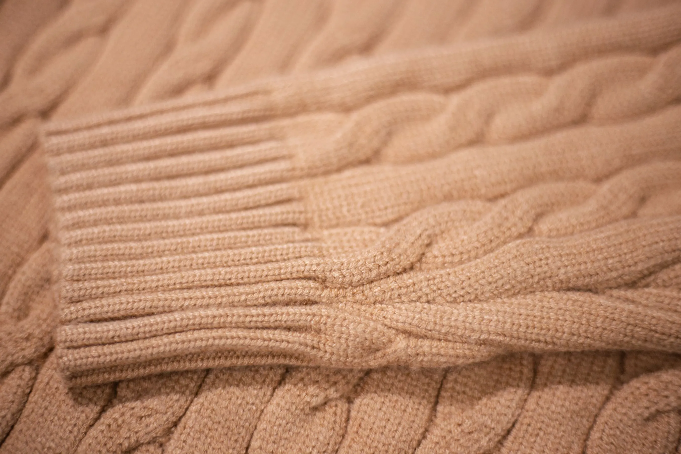 P300 Style No. D08) The top version on the market in 2025 Ralph Lauren #ootddailywear #Autumn and winter sweater #Knitted sweater outfit #ralph lauren sweater #Can be worn by both men and women [Star R] Finally waited until the Ralph men's twist sweater full zipper chest shirt is finally here! The most popular sweater with full zipper! Limited editions every year, there won’t be many models in the store! Ralph Lauren Men's Half-Zip Twist Sweater. The shape is really nice. It can be worn alone or as a jacket. It can be worn inside or outside, or it can be worn with a shirt inside ~ 100% pure cotton #Practical Wear. Color: Original white, navy blue, khaki, gray, size S to XL